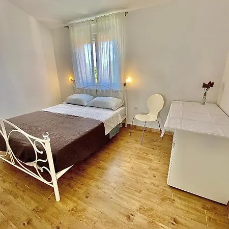 Eden Apartment